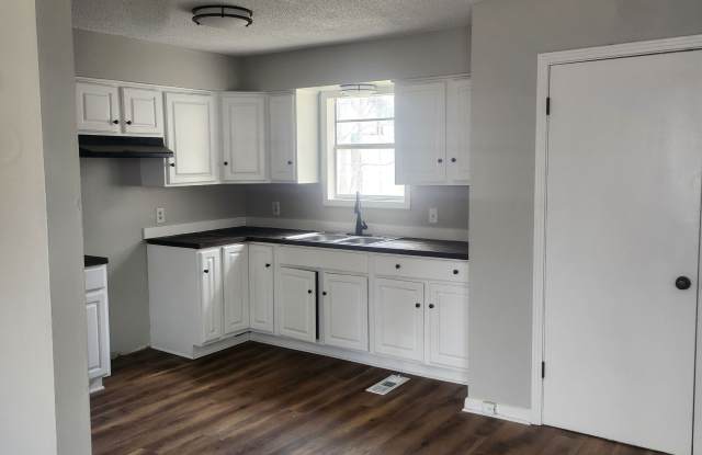 1130 S Washington Ave, Brownsville TN photos photos