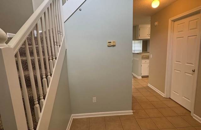 WAKEFIELD SUBDIVISION - Double Garage!  GRANITE COUNTERTOPS. Gallery 3