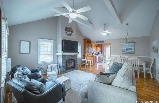908 Evergreen Walk Gallery 3