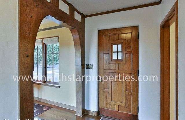 394 SW Edgecliff Rd. Gallery 4