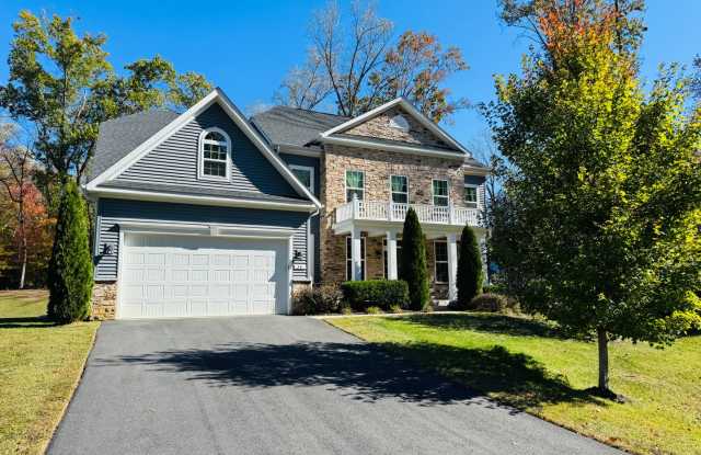 BEAUTIFUL 5000 SQFT ESTATE HOME ONLY MINUTES TO QUANTICO - 34 Oak Road, Stafford County, VA 22556
