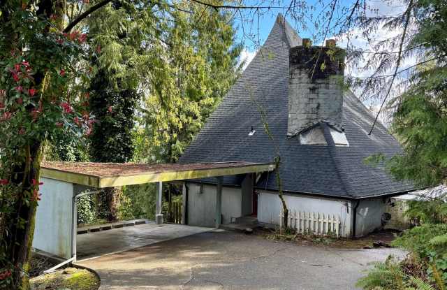 2 Bed / 2 Bath Lakeview Bellevue cottage $2,995/month photos photos