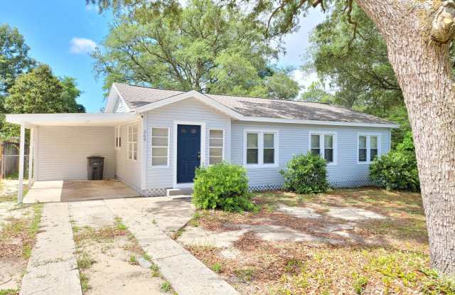 369 Lincoln Ave Valparaiso, FL 32580 MOVE IN SPECIAL!! Waived $350 Cleaning Fee!!!!! - 369 Lincoln Avenue, Valparaiso, FL 32580