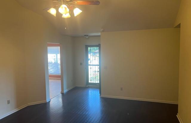 Charming 3 bed, 2 bath Home Gallery 4