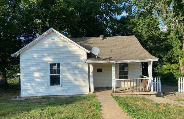 Coming Soon! Investor Special! In town - $500 Down / $390 Month - 406 High Street, Park Hills, MO 63601
