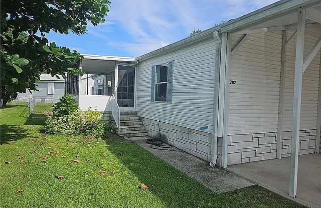 702 Lark Dr photos photos