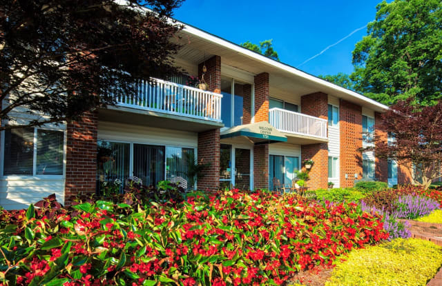 Pinewood Gardens Apartments Gallery 4