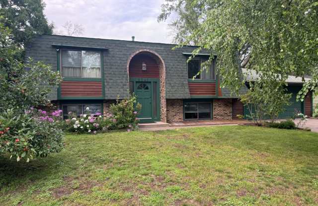 Gorgeous SFH with SS appliances, fenced back yard, garden, deck, patio and oversized 2 car garage photos photos