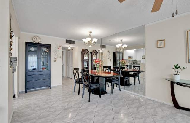 4302 Martinique Circle Gallery 3
