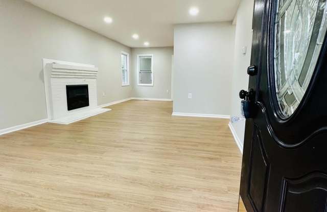 5906 LEEWOOD Avenue Gallery 3