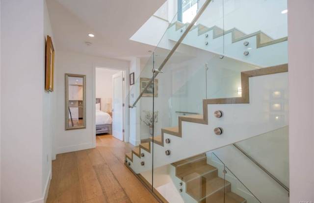 2239 Laurel Canyon Boulevard Gallery 4