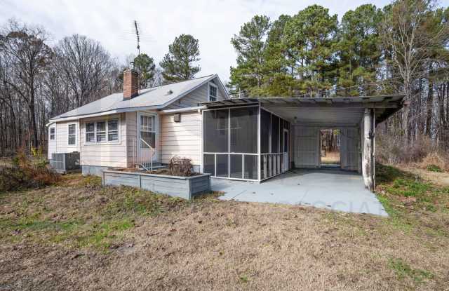 Your Ranch Home Awaits in Hillsborough! Water included!! photos photos