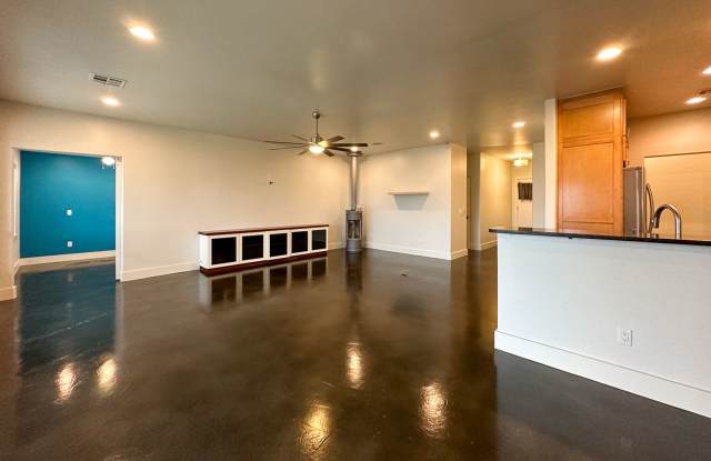 Spacious 3BD/2BTH Home in Moore Gallery 4