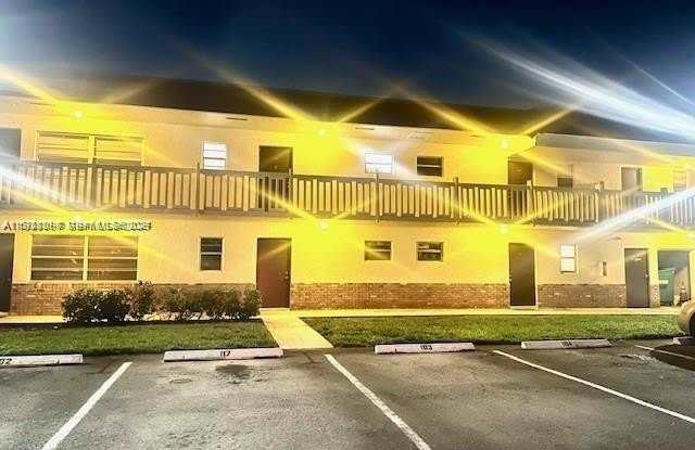 4169 SW 67th Ave photos photos