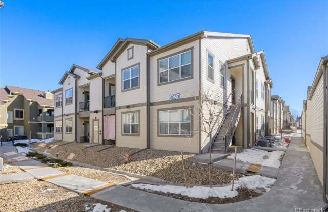 RENT Special: $1,000 off of the rent::::: Gorgeous ground level condo with detached garage in Highlands Ranch photos photos