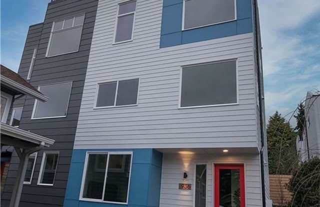 Air-Conditioned Seattle Townhome with Rooftop Deck & Mt. Rainier Views Gallery 1