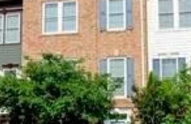 153 GREAT LAUREL SQUARE SE - 153 Great Laurel Square Southeast, Leesburg, VA 20175