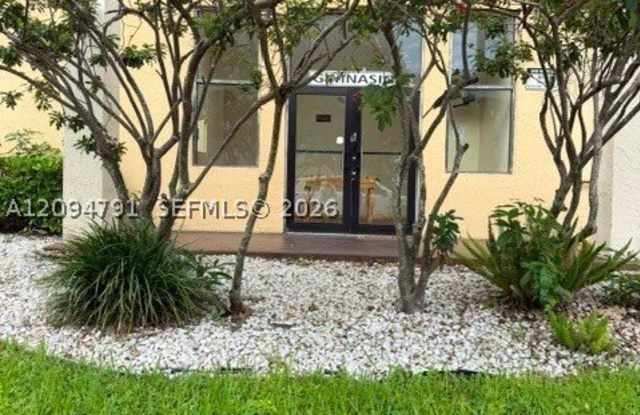 8840 Fontainebleau Blvd Gallery 4