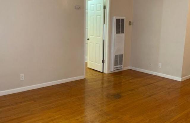 947 E BROADWAY #10 Gallery 3