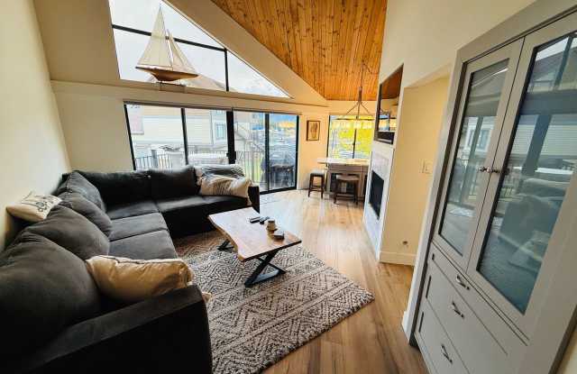 Furnished 1 bed / 1.5 bath condo in the Tahoe Keys Gallery 3