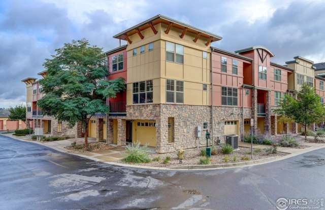 Attached 3 car garage! Immaculate Corner unit Townhome in Vantage Pointe - 13454 Via Varra, Broomfield, CO 80020