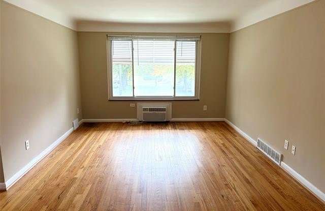 1725 Gardenia Avenue Gallery 3