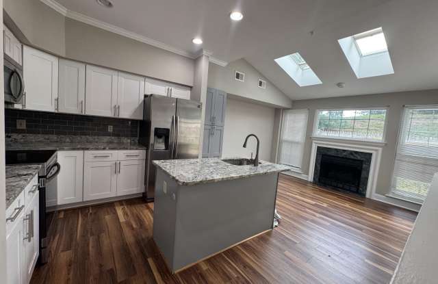44194 SHADY GLEN Terrace Gallery 3