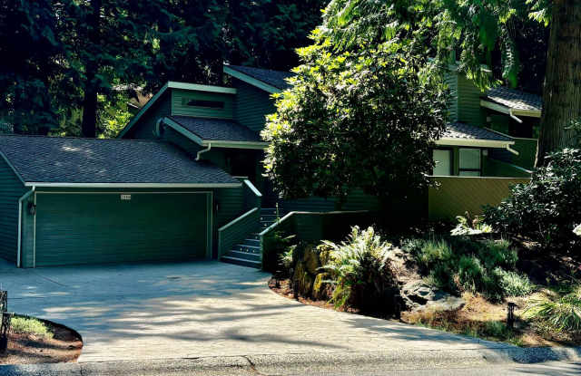 3 Bed / 3 bath Sahalee single family home in Sammamish $3,795/mo photos photos