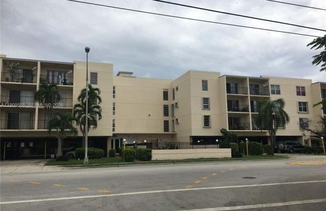 555 NE 123rd St photos photos