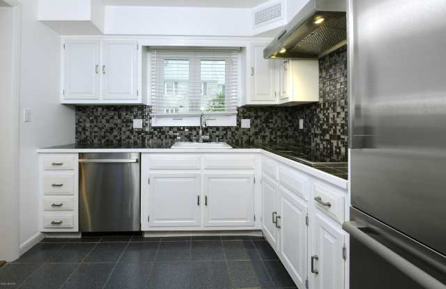 25 Indian Harbor Drive Gallery 2