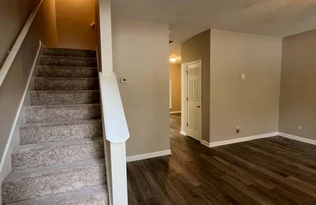Spacious 3BR/2.5BA Townhome in Sunset Hills, Rex, GA - FABULOUS MOVE IN READY TOWN HOME FEATURING 3 BEDROOMS AND 3 BATHROOMS! THIS HOME WILL NOT LAST! CLOSE TO EVERYTHING! Gallery 3