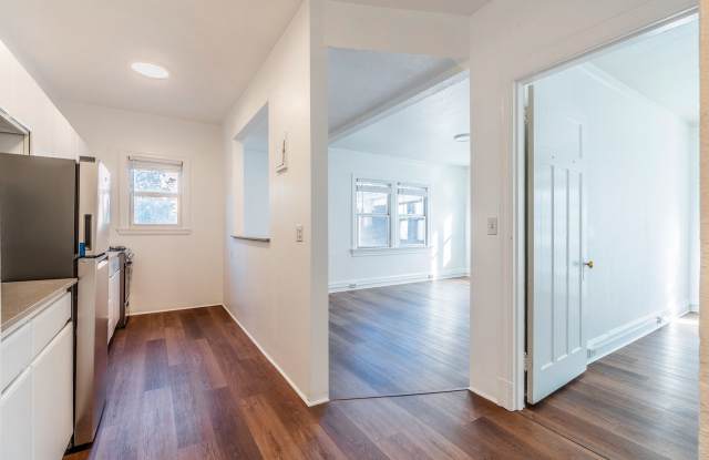 Carolina Court Apartments Gallery 1
