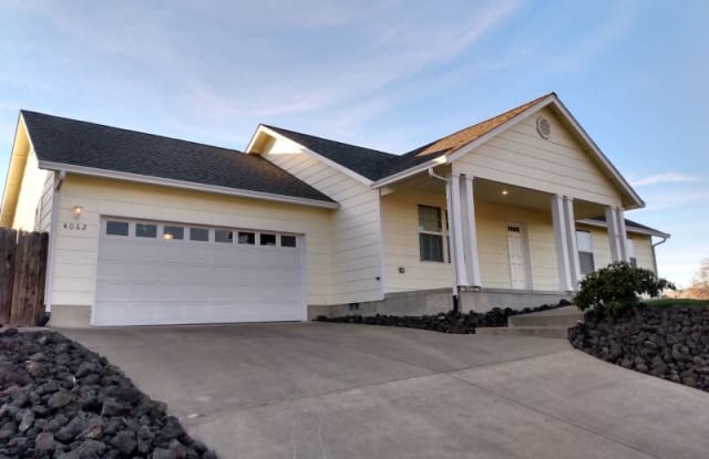 4062 Melody Ln - 4062 Melody Lane, Green, OR 97471