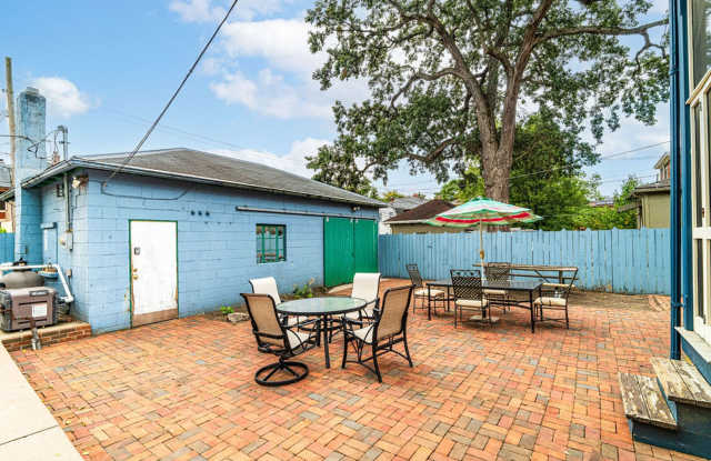 Huge Brick House in Victorian Village/Short North, Beautiful Woodwork 3 Car Garage and Swimming pool Gallery 4