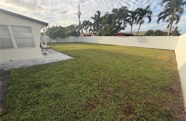 1311 NW 176th Ter Gallery 4