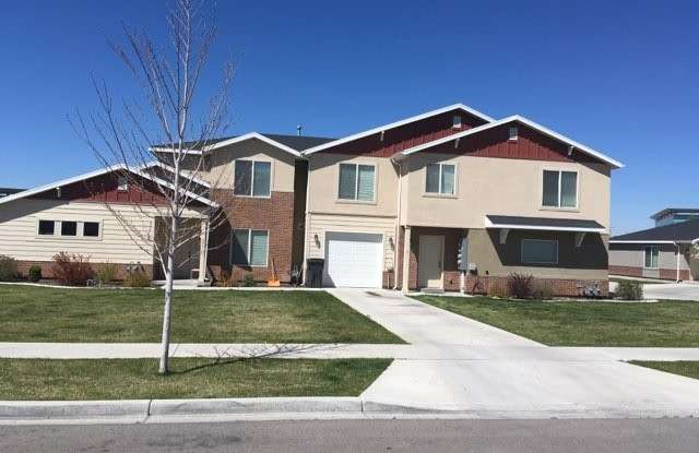 Beautiful Townhouse In Pleasant Grove! photos photos