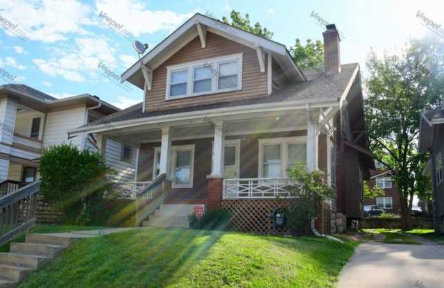 Prime Kansas City Living – 4-Bed Home Steps from UMKC! $1550.00 photos photos