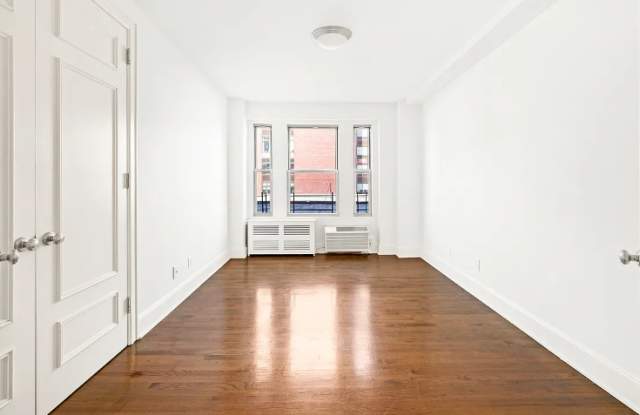 159 E 81st St Gallery 4
