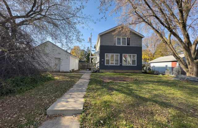 Beautiful 3 bedroom, 1 bath single family home with fenced yard and garage photos photos