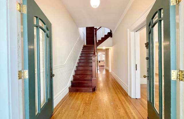 4BD/1.5BA + 1BR/1BA In-law! GRAND Cole Valley Home - Pet! Parking! Laundry! PROGRESSIVE! - 1111 Stanyan Street, San Francisco, CA 94117