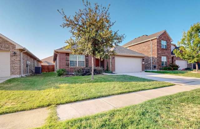 4728 MEADOW GREEN Trail - 4728 Meadow Green Trail, Fort Worth, TX 76244