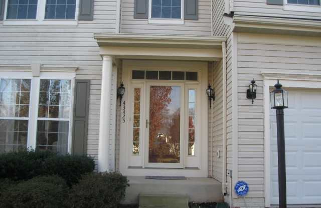 43425 SPERRIN COURT Gallery 2