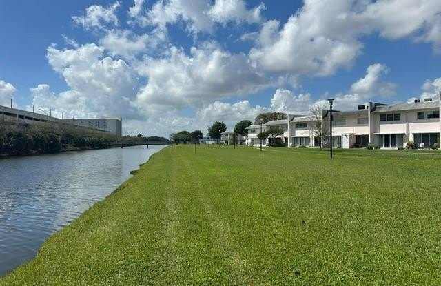 7330 SW 82 ST photos photos