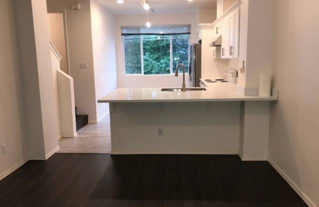 Beautiful remodeled 3 Story Townhome Pre-Leasing, Available now! photos photos