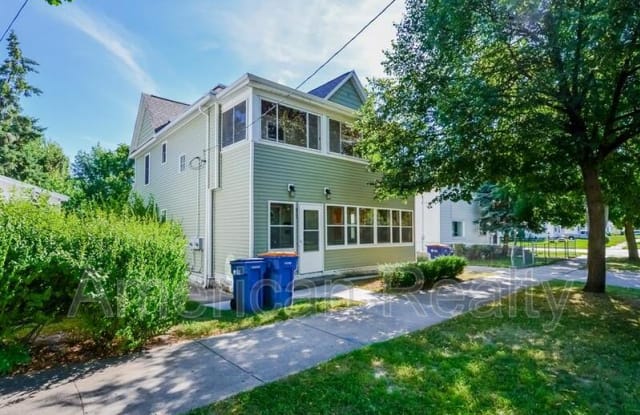 822 California St NW 1 - 822 California Street Northwest, Grand Rapids, MI 49504