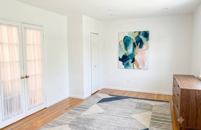 39 Lawrence Street Gallery 4