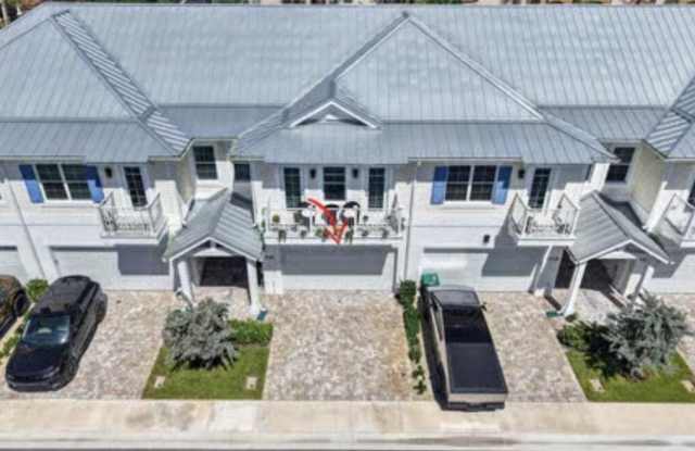 114 ROYAL PALM Circle Gallery 4