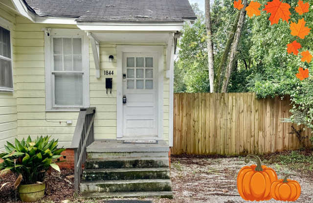 1 BEDROOM , Duplex home, Boasting all the Charm photos photos