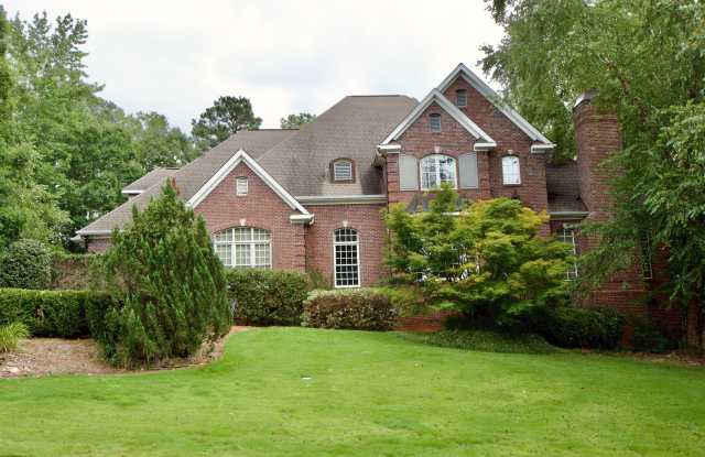 Executive Golf Course Rental in Moores Mill – Prime Location with Pool photos photos