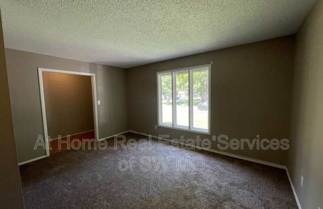 1236 W Winkler St Gallery 2
